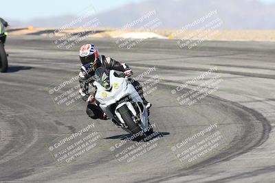 media/Dec-01-2025-Moto Forza (Mon) [[2daa91e15f]]/2-Intermediate Group/Session 2 (Turns 9 and 10)/